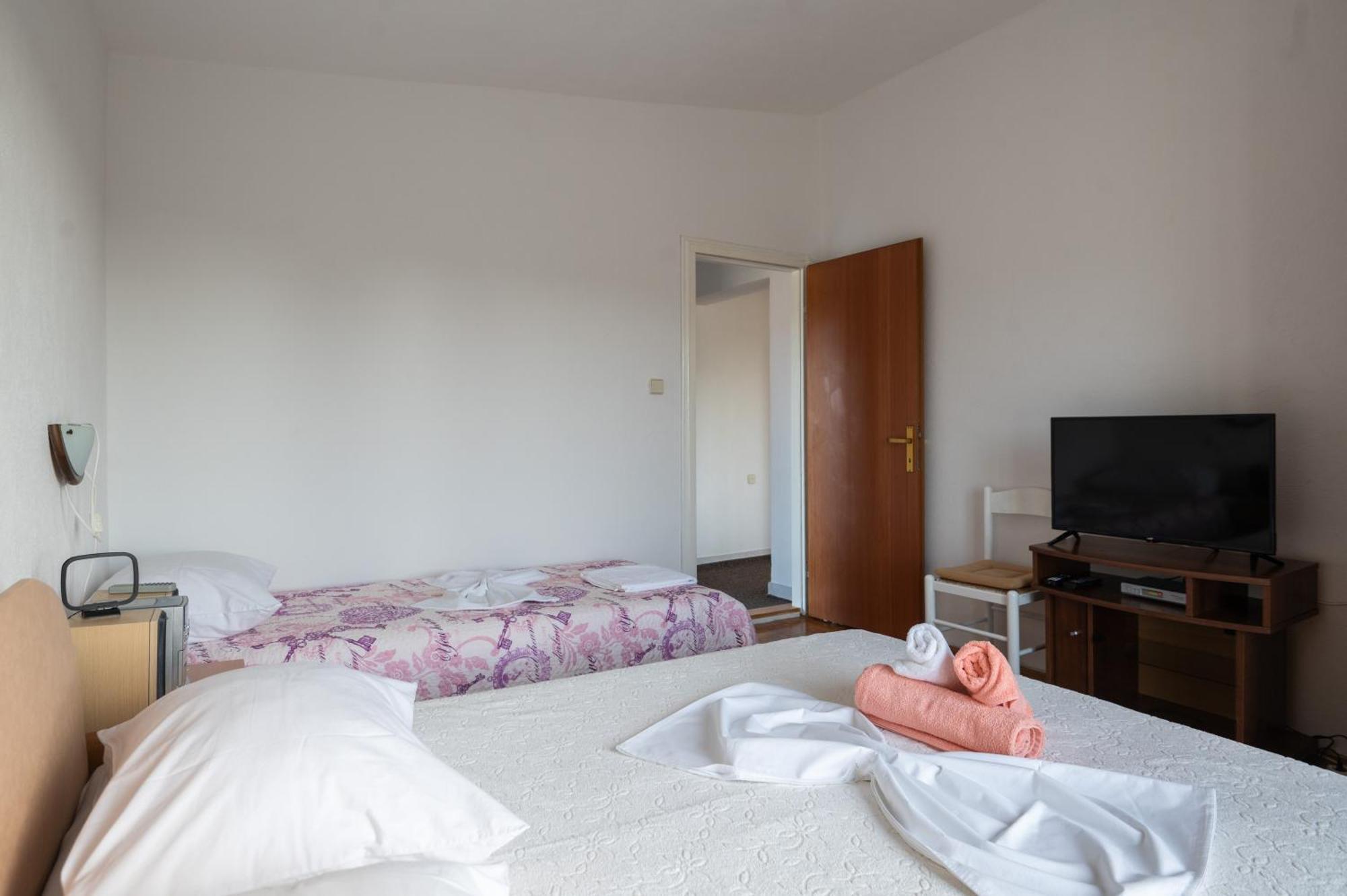 Marina'S Apartments Ražanac الغرفة الصورة